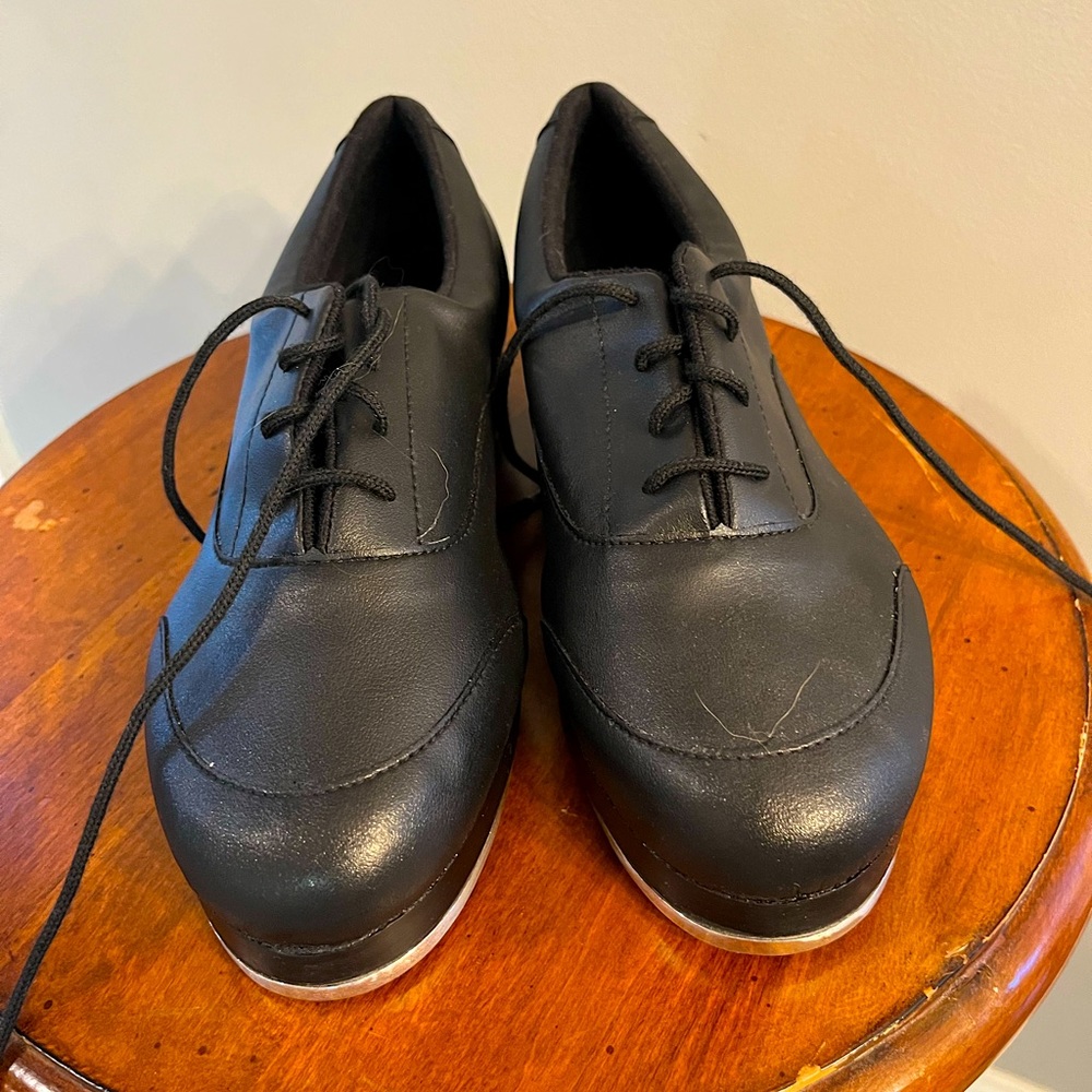 Leo Tap Shoes size 6 youth.